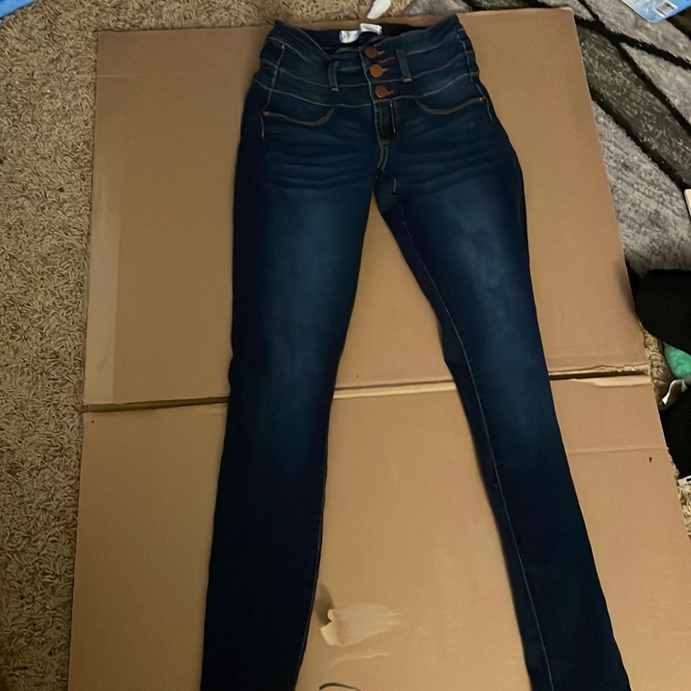 High wasted, dark skinny jeans.